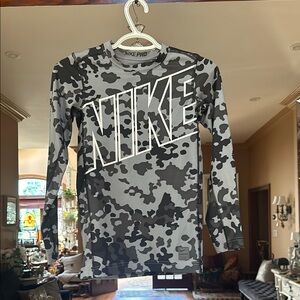 Nike youth pro dri-fit compression Gray Camouflage Long Sleeve Shirt large NWOT